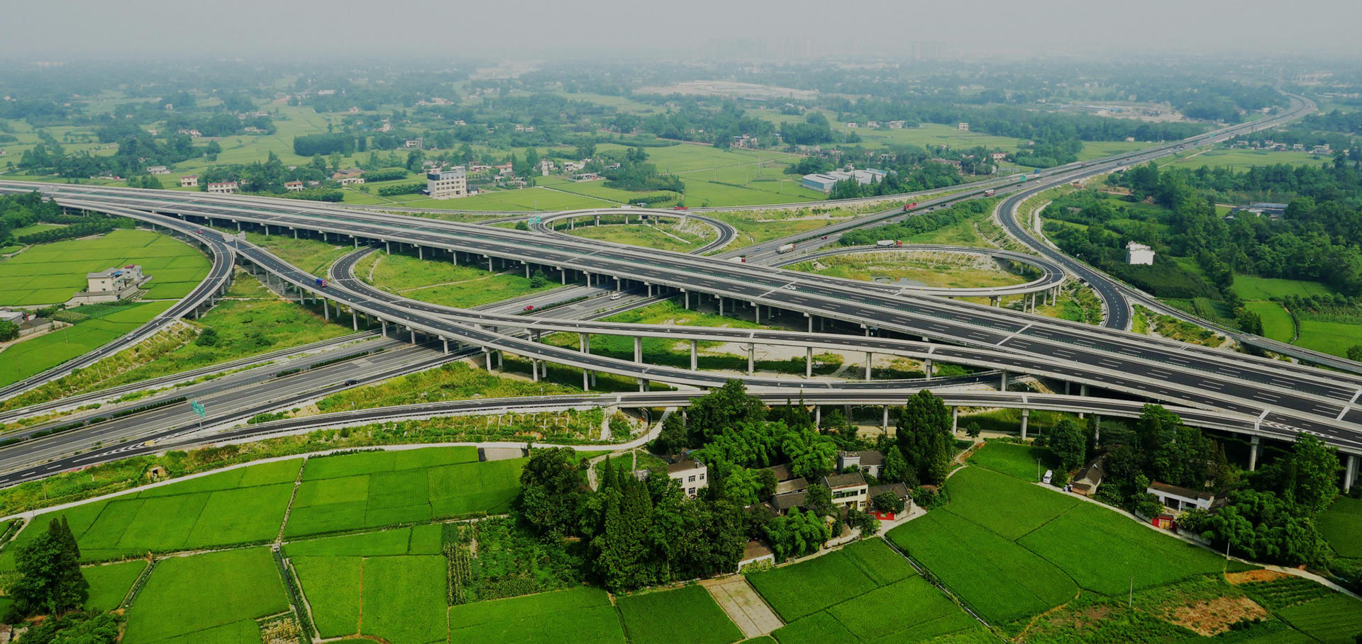 以百年基业为梦，以群策之力铸帆，建一项工程，竖一座丰碑